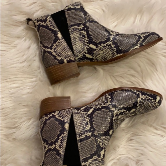 Madewell Snakeskin Chelsea Boot - Picture 2 of 8